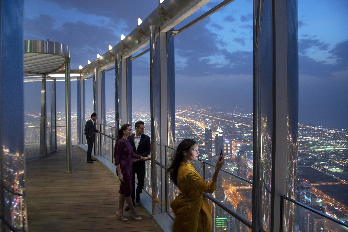 دبي تفتتح ذا لاونج برج خليفة أعلى ردهة في العالم سياحة و ترفيه